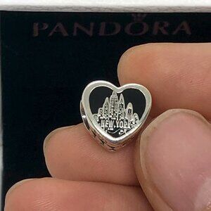 ✨🔥Pandora New York City Exclusive Heart Moments Charm NYC